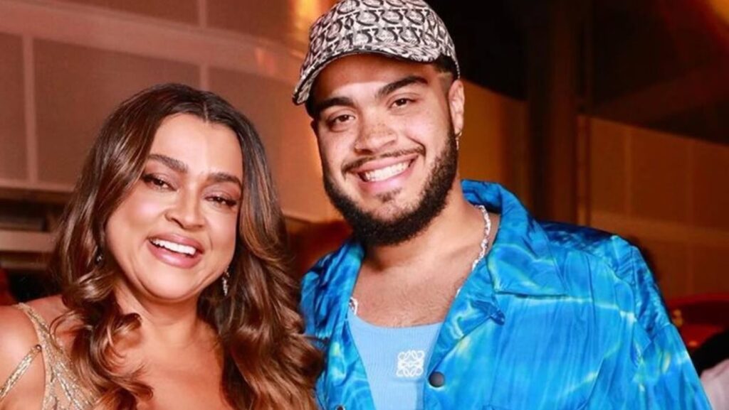 Francisco Gil surge emocionado em velório de Preta Gil; veja fotos 