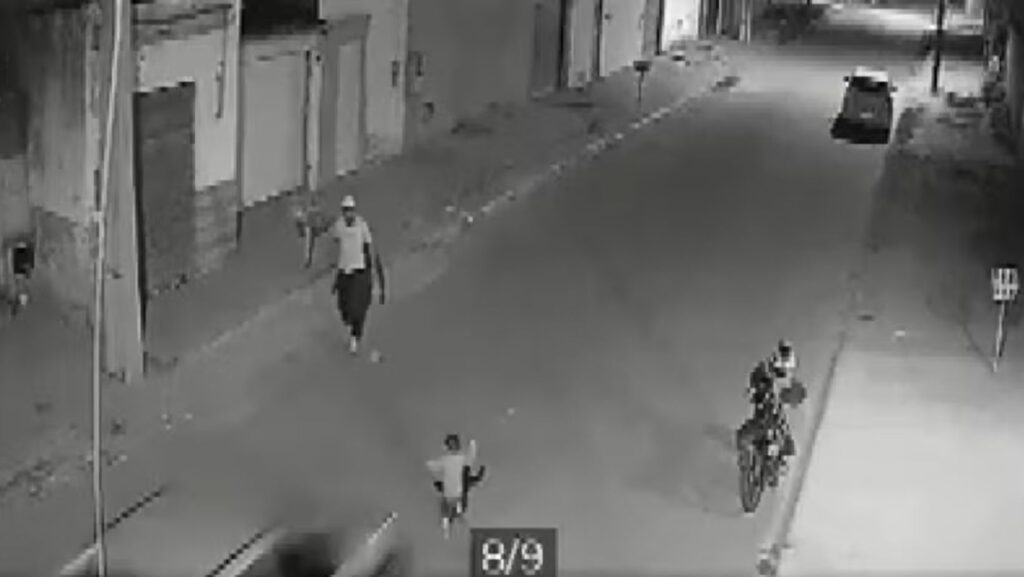 Criança de um ano morre após ser atropelada por carro em alta velocidade