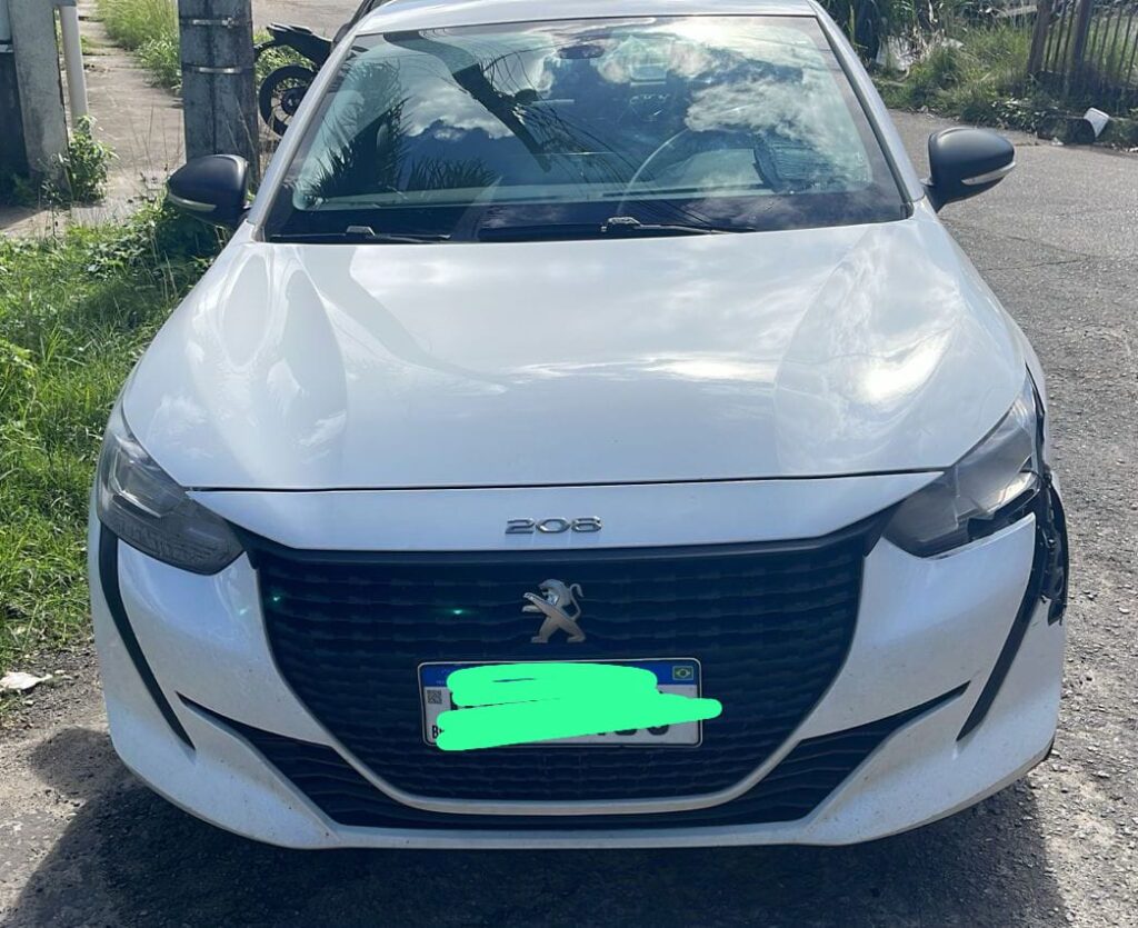 Polícia localiza e recupera carros roubados em Salvador