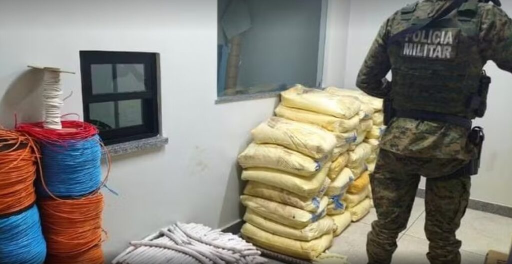 Quase uma tonelada de explosivos é apreendida pela PM, no interior da Bahia