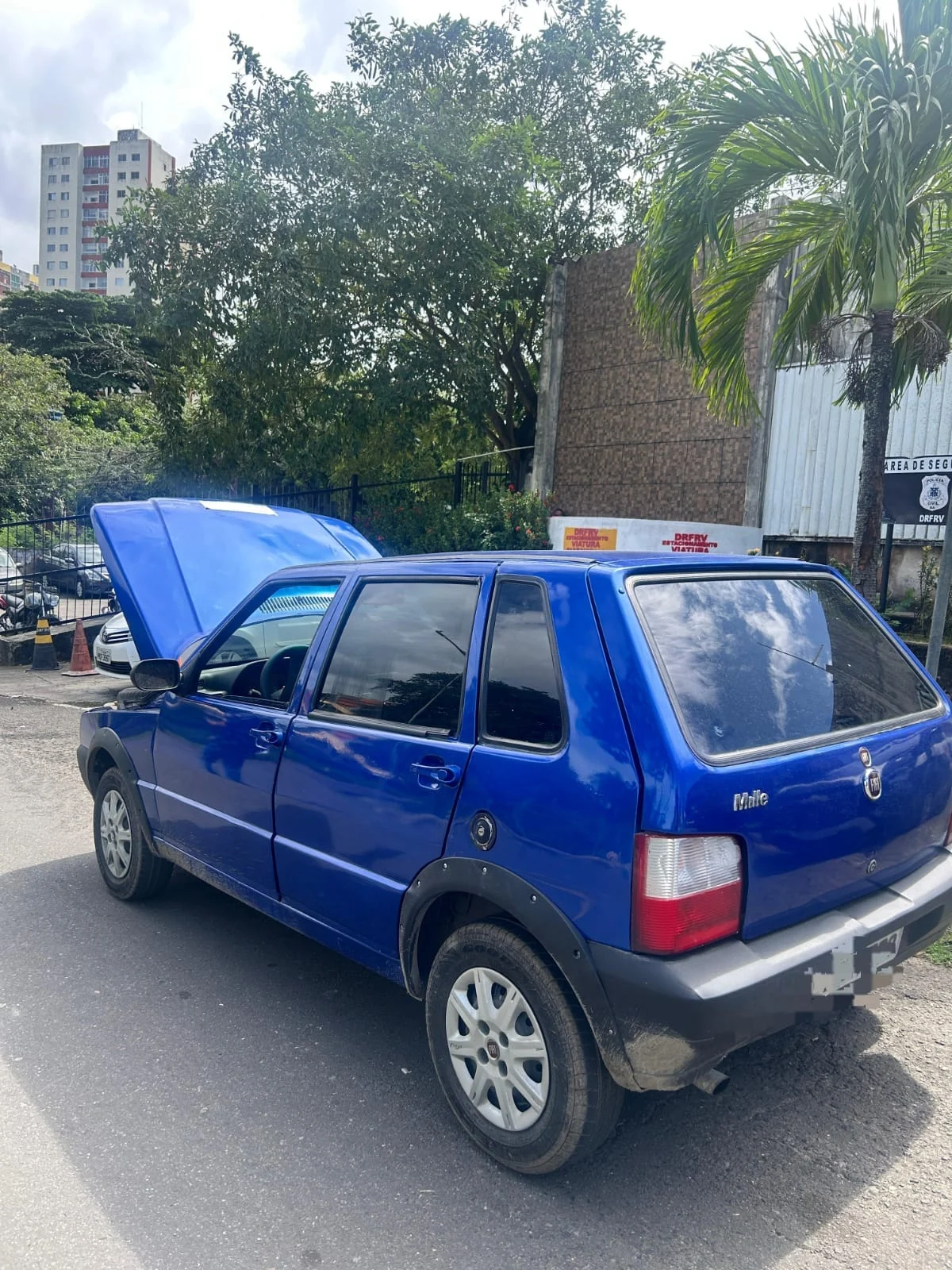 Polícia Militar recupera carro roubado na Avenida Suburbana