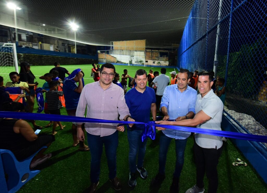 Prefeitura de Salvador chega à marca de 80 campos com grama sintética inaugurados