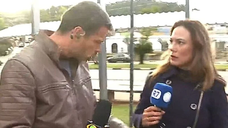 Repórter da Band que empurrou colega da Record havia virado notícia por motivo curioso; confira