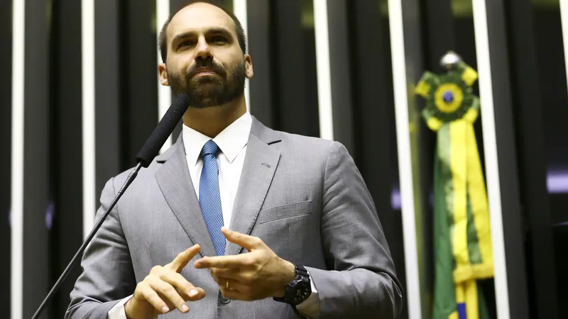 Eduardo Bolsonaro revela que tem agido contra diálogo de senadores com Trump sobre tarifa