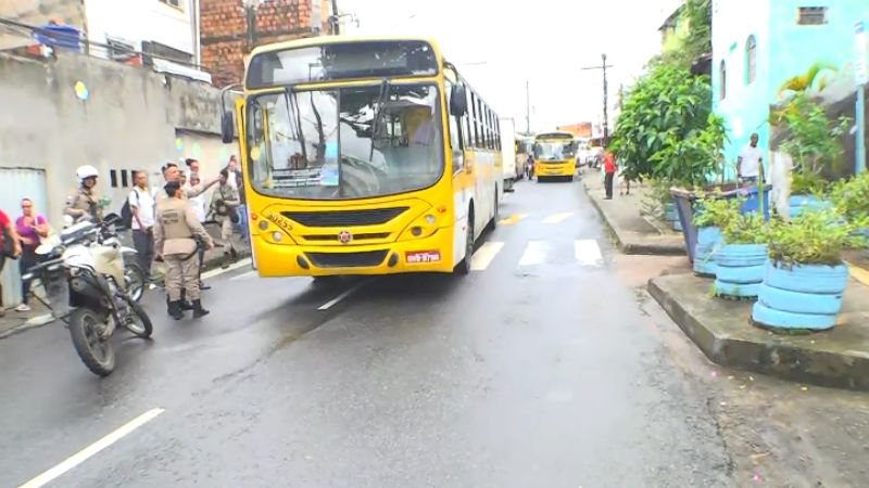 Jovem é morto dentro de ônibus em Salvador durante tentativa de assalto; saiba detalhes