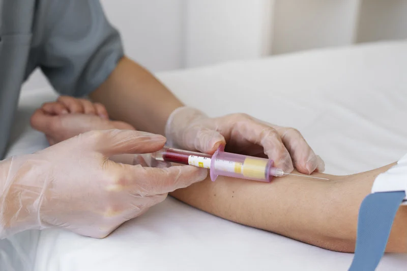 Testes de ISTs ainda enfrentam resistência entre casais, alerta especialista
