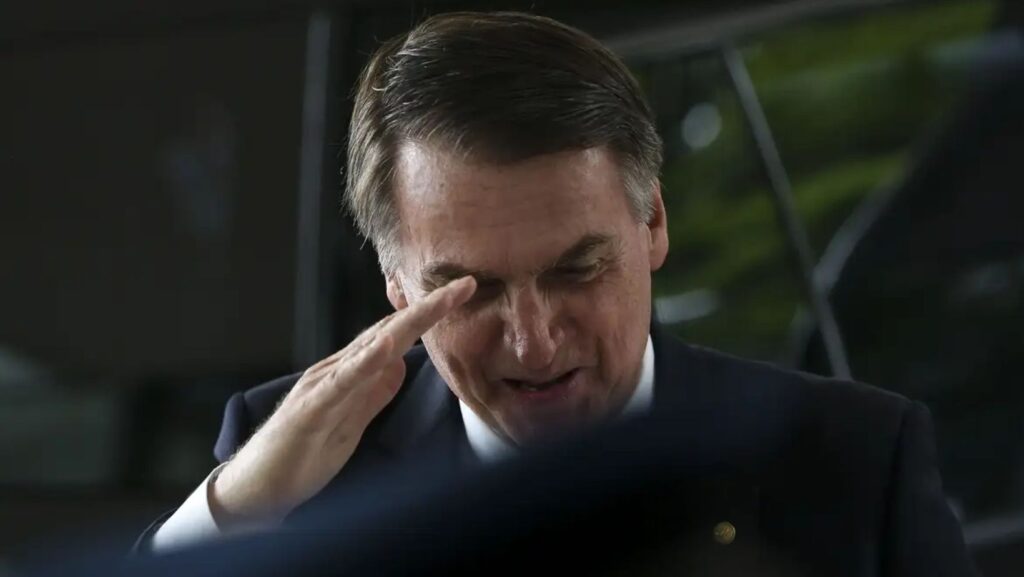 Prazo para defesa de Bolsonaro responder sobre risco de fuga e descumprimento de cautelares encerra nesta sexta-feira (22)