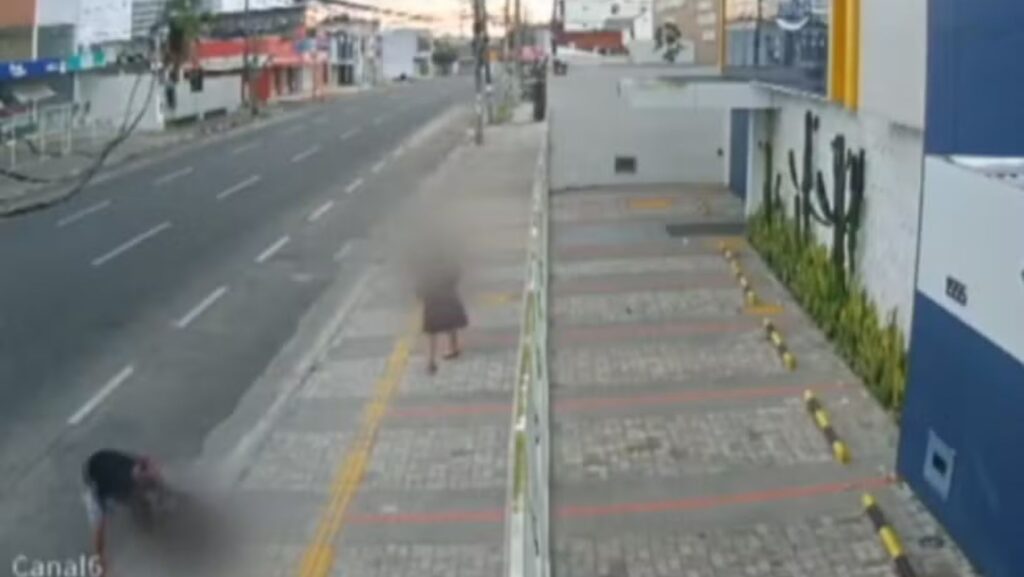 Idosa é assaltada e agredida em frente a clínica na RMS