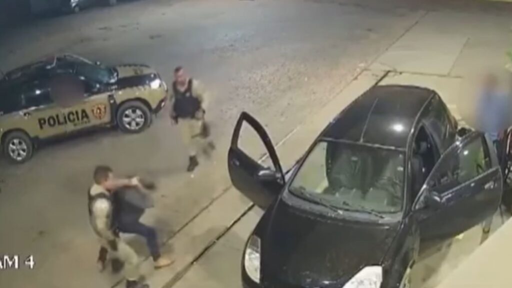 Homem é detido em posto de gasolina após sequestrar e estuprar ex-companheira