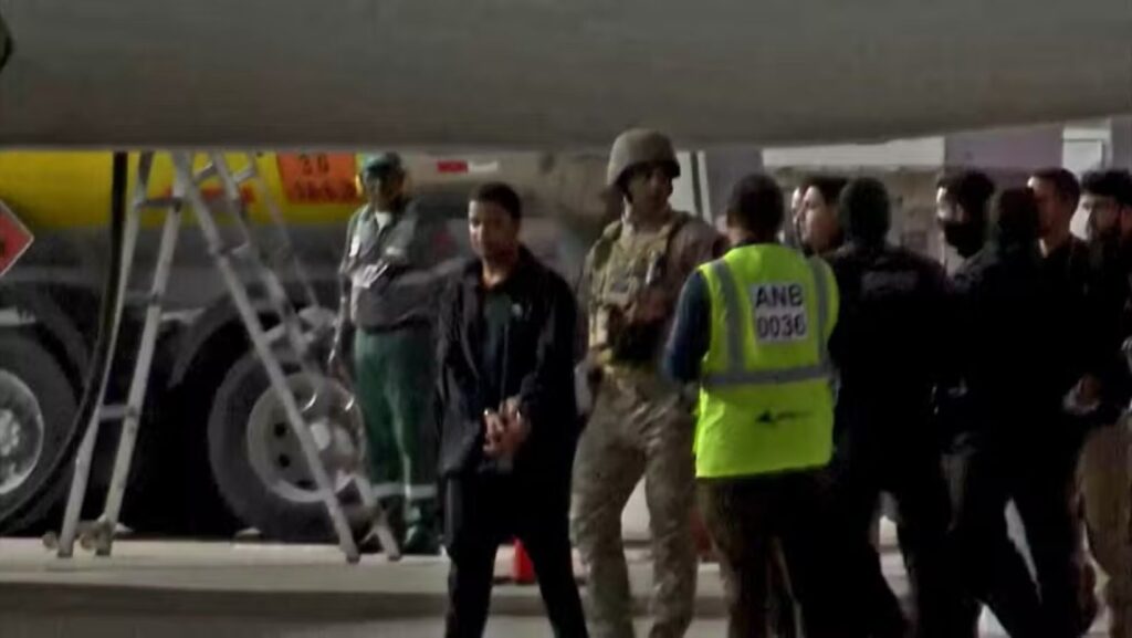 Transferidos para presídio da Paraíba, Hytalo Santos e marido são recebidos por multidão 