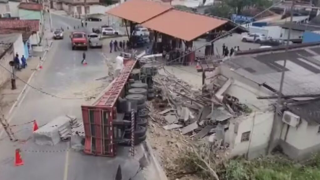 Motorista pula de carreta desgovernada para evitar tragédia; saiba detalhes