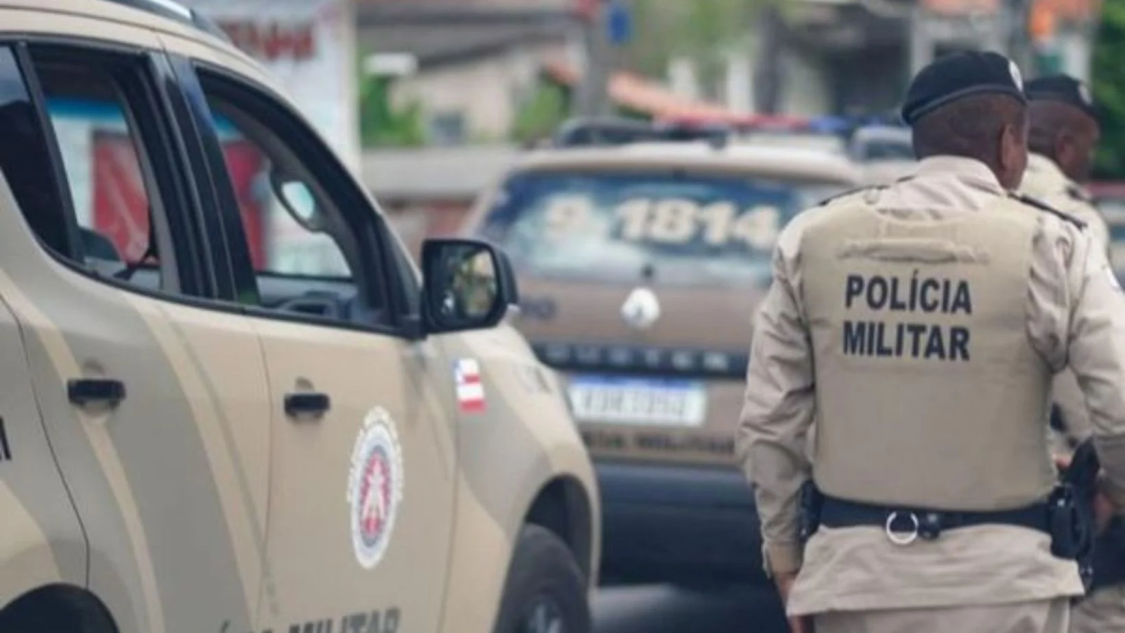 Troca de tiros entre PM e criminosos assusta moradores no Nordeste de Amaralina, em Salvador