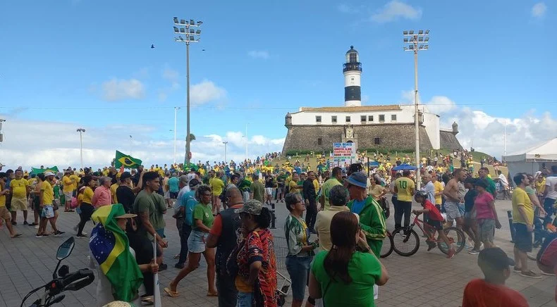Manifestantes Bolsonaristas realizam mais um protesto em Salvador contra Alexandre de Moraes e Presidente Lula