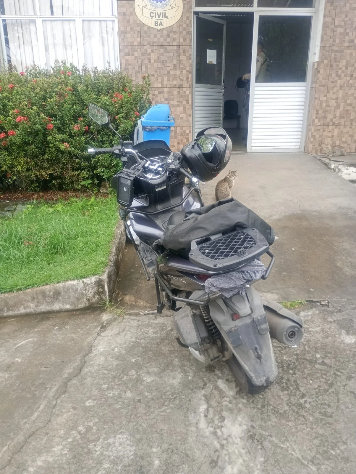 Polícia Militar recupera moto roubada em bairro de Salvador