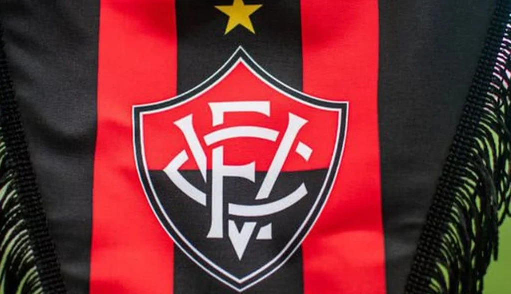 Técnico do Vitória escala jogador após bronca com a torcida