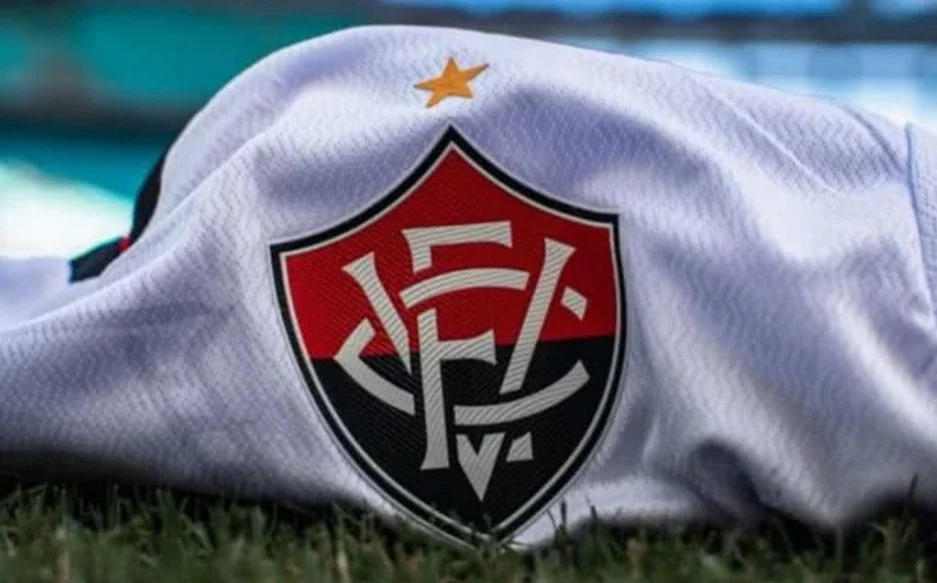 Atacante descartado no Vitória marca gol espetacular durante treino; saiba detalhes
