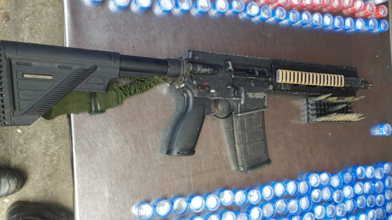 Polícia Militar apreende fuzil e drogas em bairro de Salvador