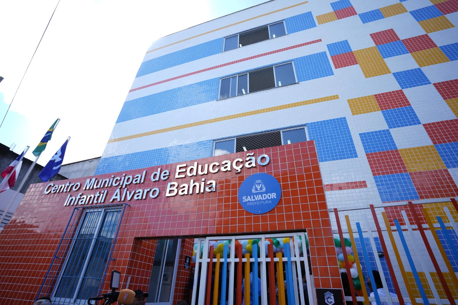 Prefeito inaugura escola com 300 vagas em tempo integral no Subúrbio de Salvador