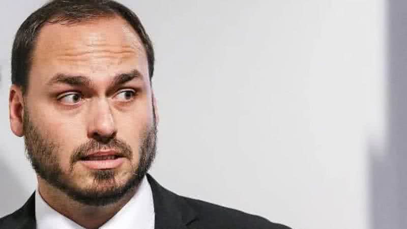 Carlos Bolsonaro passa mal e é hospitalizado após prisão domiciliar de Jair Bolsonaro