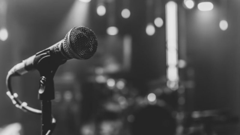 Cantor baiano se envolve em acidente grave na RMS e é hospitalizado; saiba detalhes 