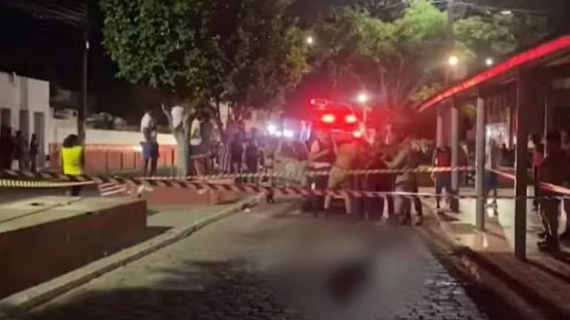 Homem é morto a tiros dentro de barraca de acarajé; saiba detalhes 