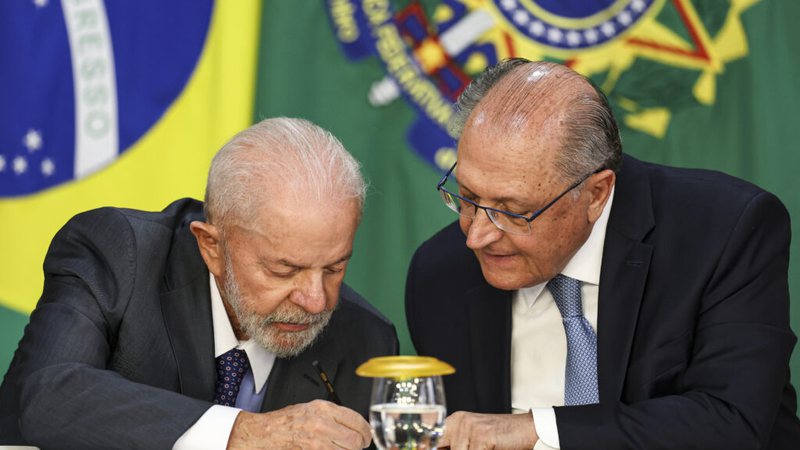 Lula e Alckmin se reúnem para conversa final sobre respostas ao tarifaço