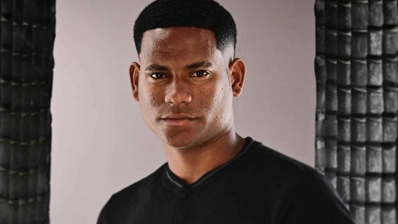 Cantor Netto Brito volta aos trabalhos após morte de técnico de som em tragédia em rodovia baiana