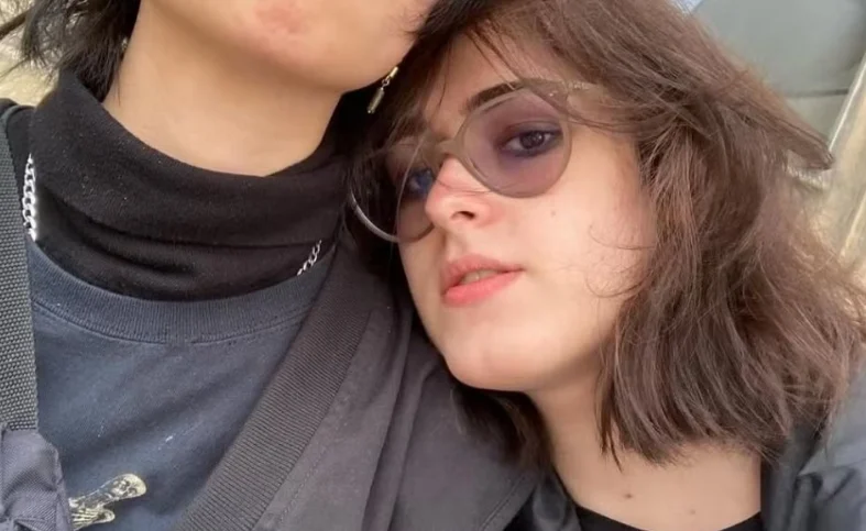 Filha trans de ator faz postagem com namorada e pai reage