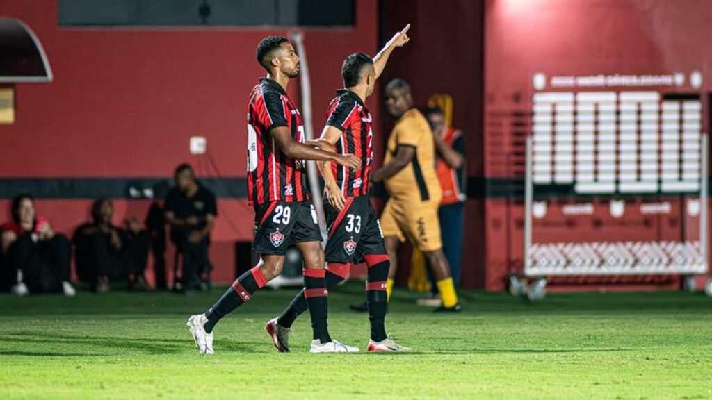Depois de goleada histórica, Vitória escapa da zona de rebaixamento ao vencer o Galo no Barradão