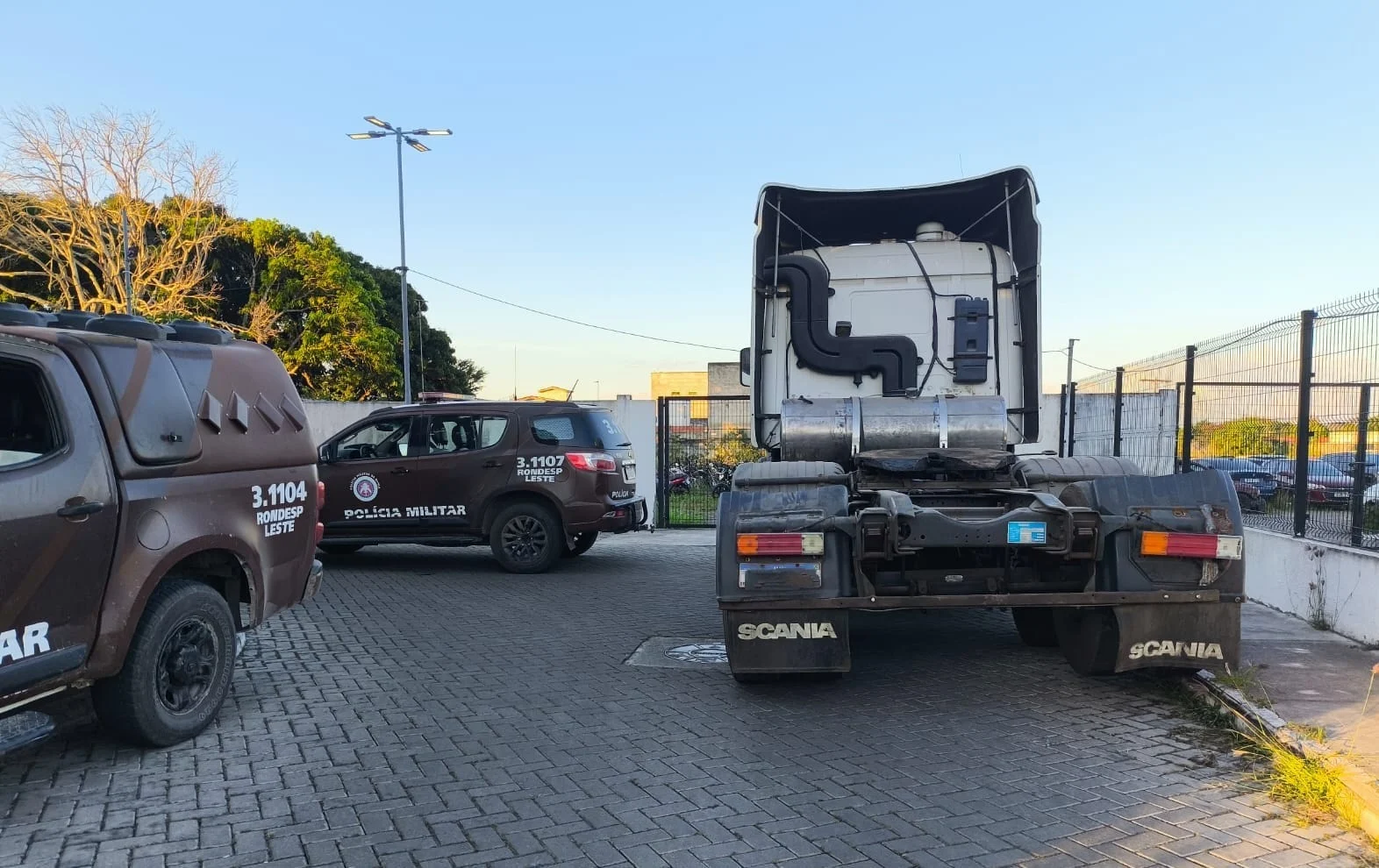 Polícia Militar recupera caminhão truck em Feira de Santana