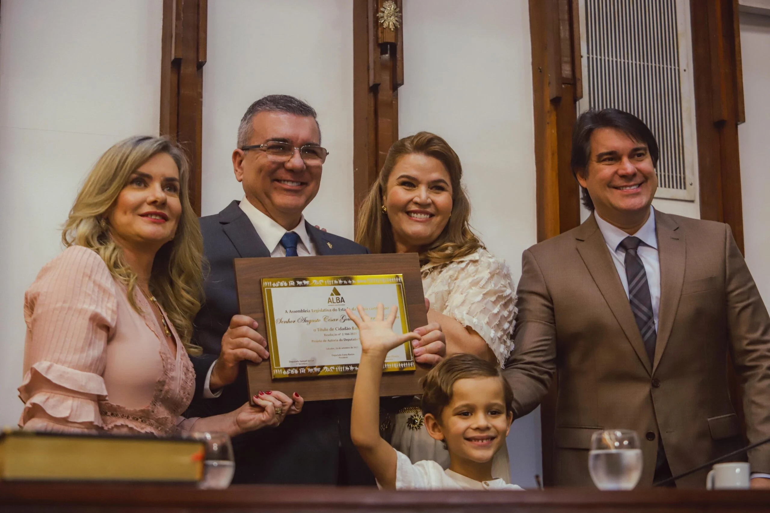 Entrega do Título de Cidadão Baiano a Augusto Correia Lima reúne políticos e personalidades na ALBA