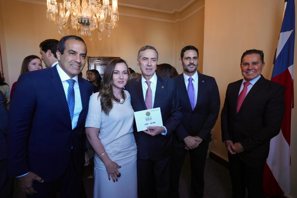 Bruno Reis é homenageado em encontro nacional de presidentes de Tribunais de Justiça