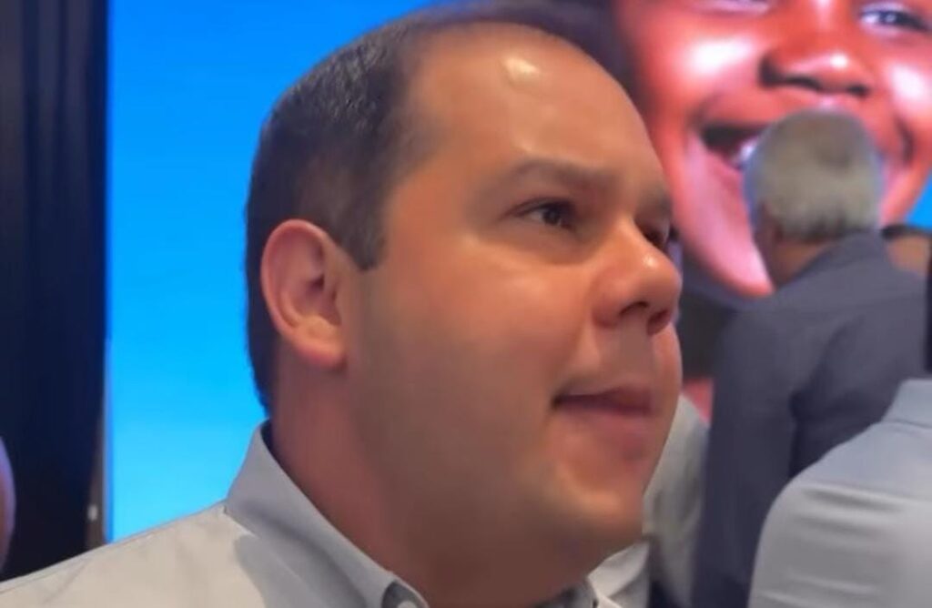 Secretário de Ordem Pública comenta projeto para ordenamento de ambulantes na Barra; assista