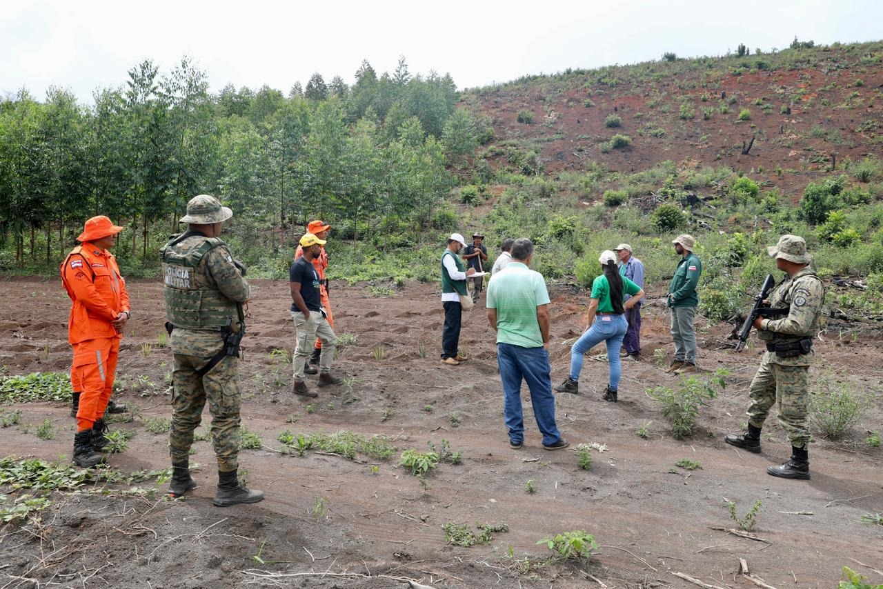 Operação Ronda Verde usa monitoramento por satélite para identificar e combater queimadas na Chapada Diamantina, com apoio do Inema, Sema, Bombeiros e Polícia Militar.