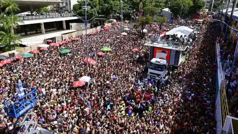 Ambulantes terão restaurantes populares e transporte gratuito no Carnaval 2026
