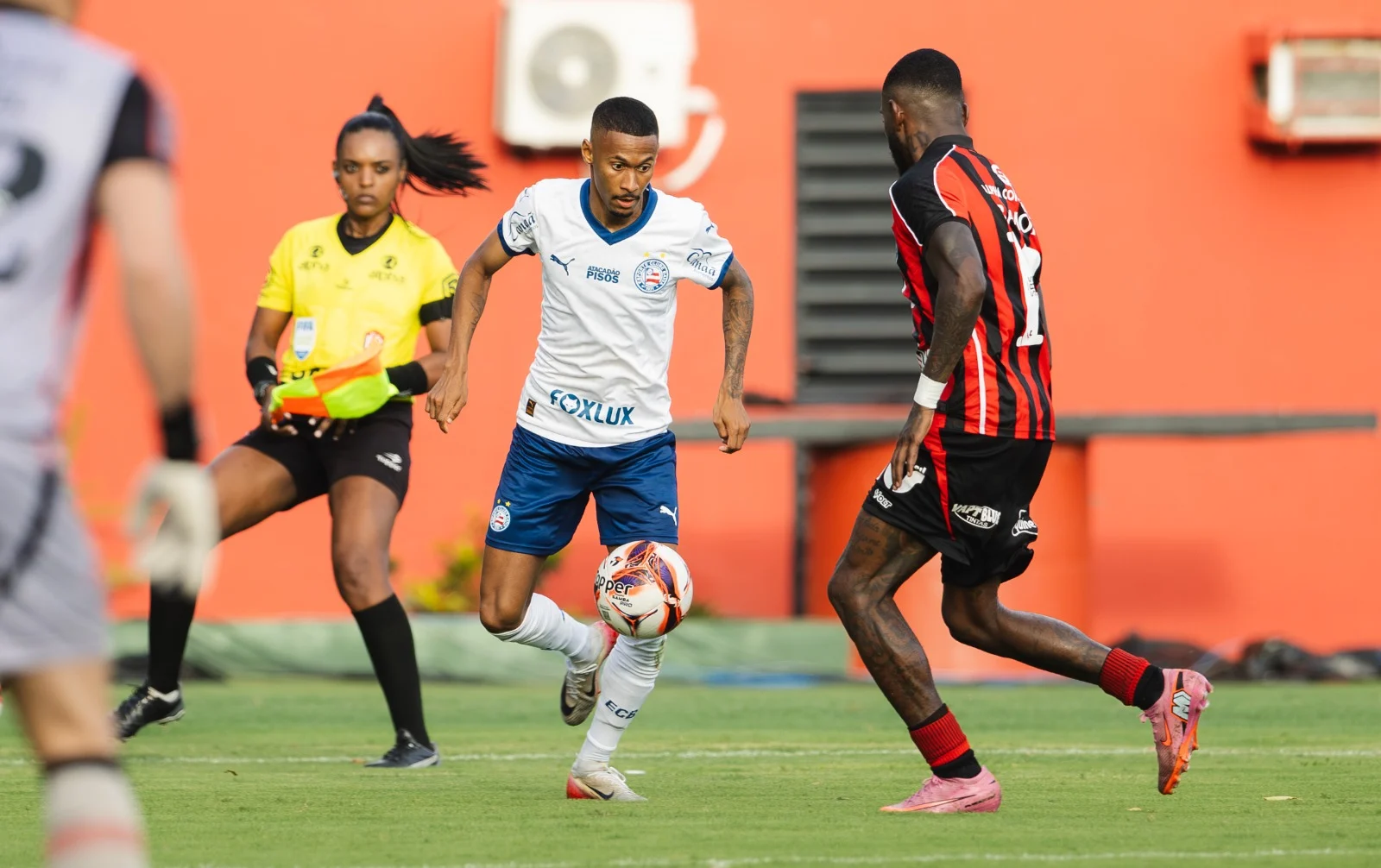 Bahia bate o Vitória no primeiro clássico de 2026