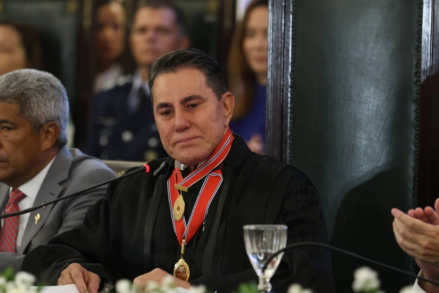 Presidente do TJBA, Rotondano surpreende com disposição para treino enquanto Ivete Sangalo grava story