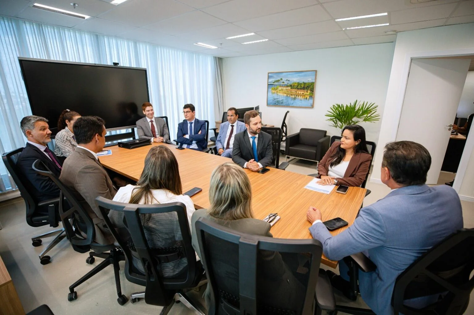 Débora Regis faz visita ao presidente do TJBA, José Rotondano; construção de novo fórum em Lauro esteve na pauta