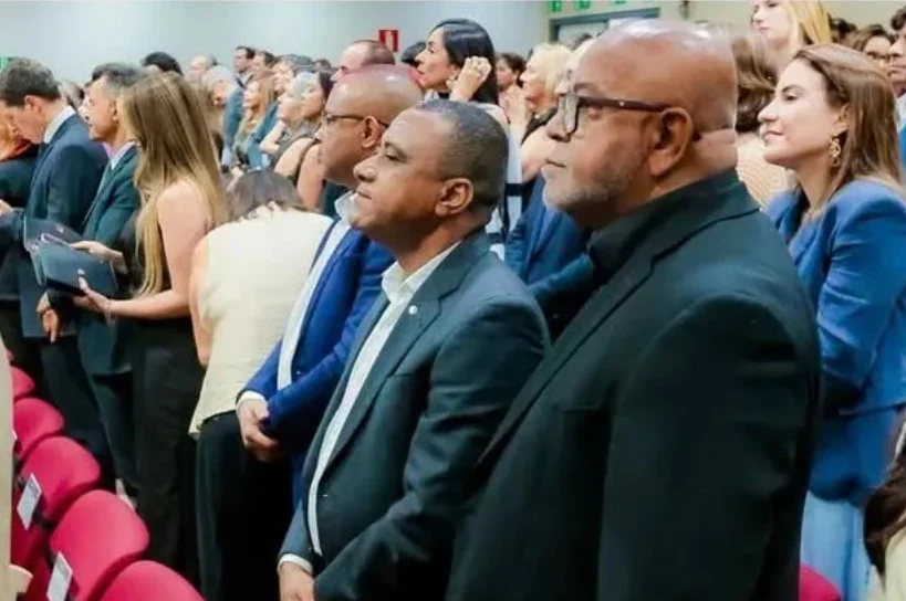 Prefeito de Simões Filho, Del participa de posse de Pedro Maia no MPBA e posa ao lado de Bruno Reis e José Ronaldo