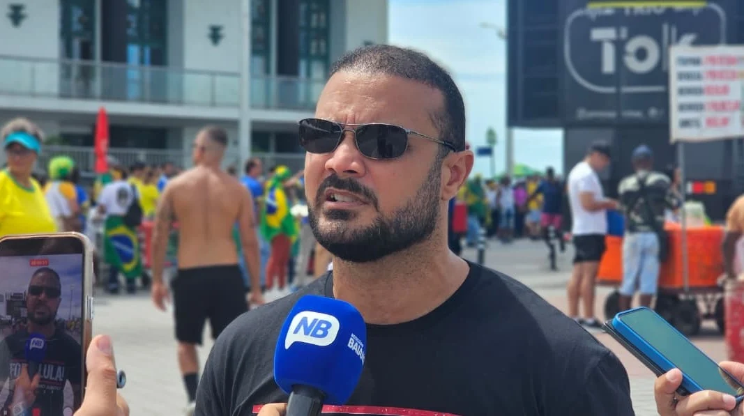 Alden destaca trânsito de Flavio Bolsonaro em “todos os níveis sociais”: “não adianta comunicar só com a bolha, só com Deus, pátria, liberdade