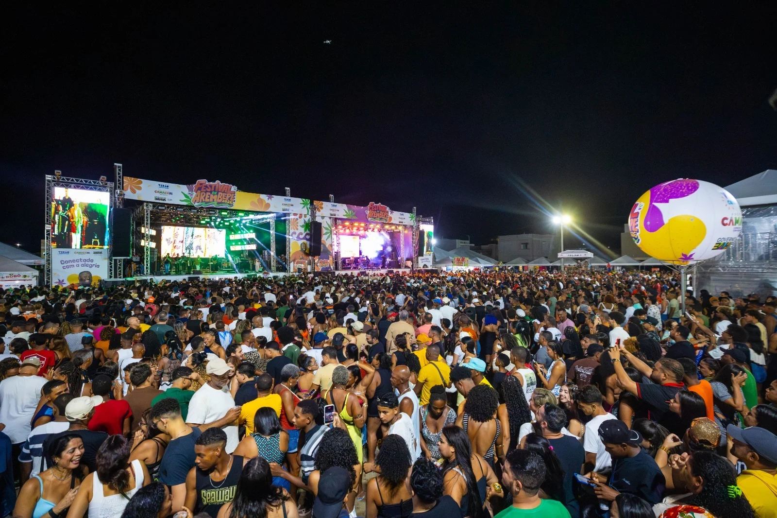Primeira noite do Festival de Arembepe reúne grandes atrações e público vibrante na Arena Principal