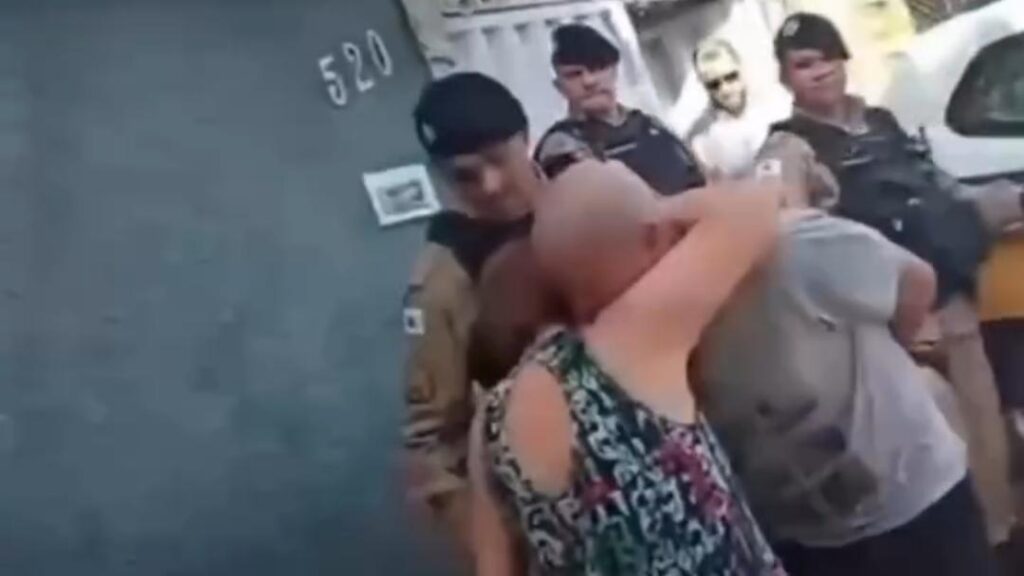 Condenado pelo 8/1, ex-PM entra em desespero e se emociona ao se despedir da família: “Mãe, me perdoa”; assista