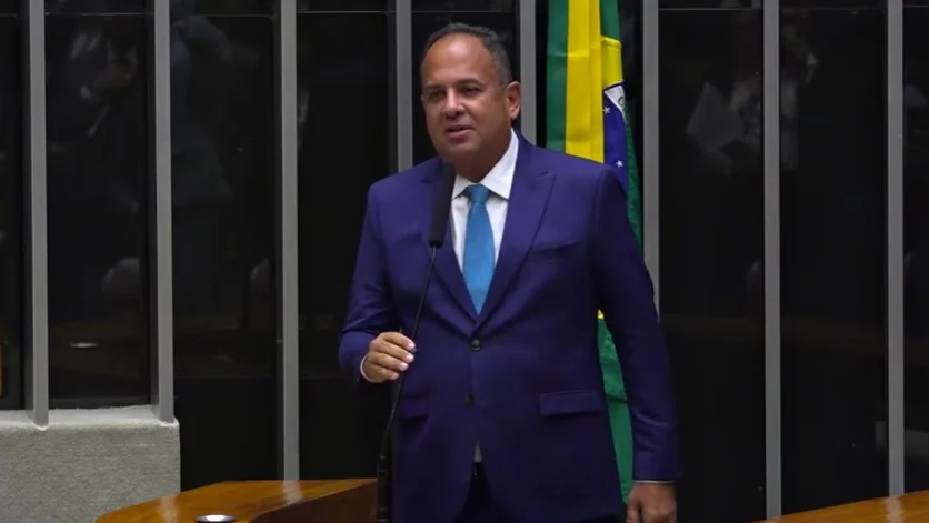 Jorge Araújo critica concessão da BR-116 com previsão de quatro pedágios em 130 quilômetros de extensão; assista