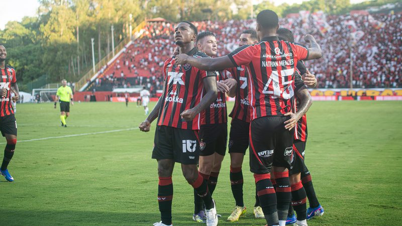 Vitória vence o São Paulo no Barradão e vai aos 14 pontos