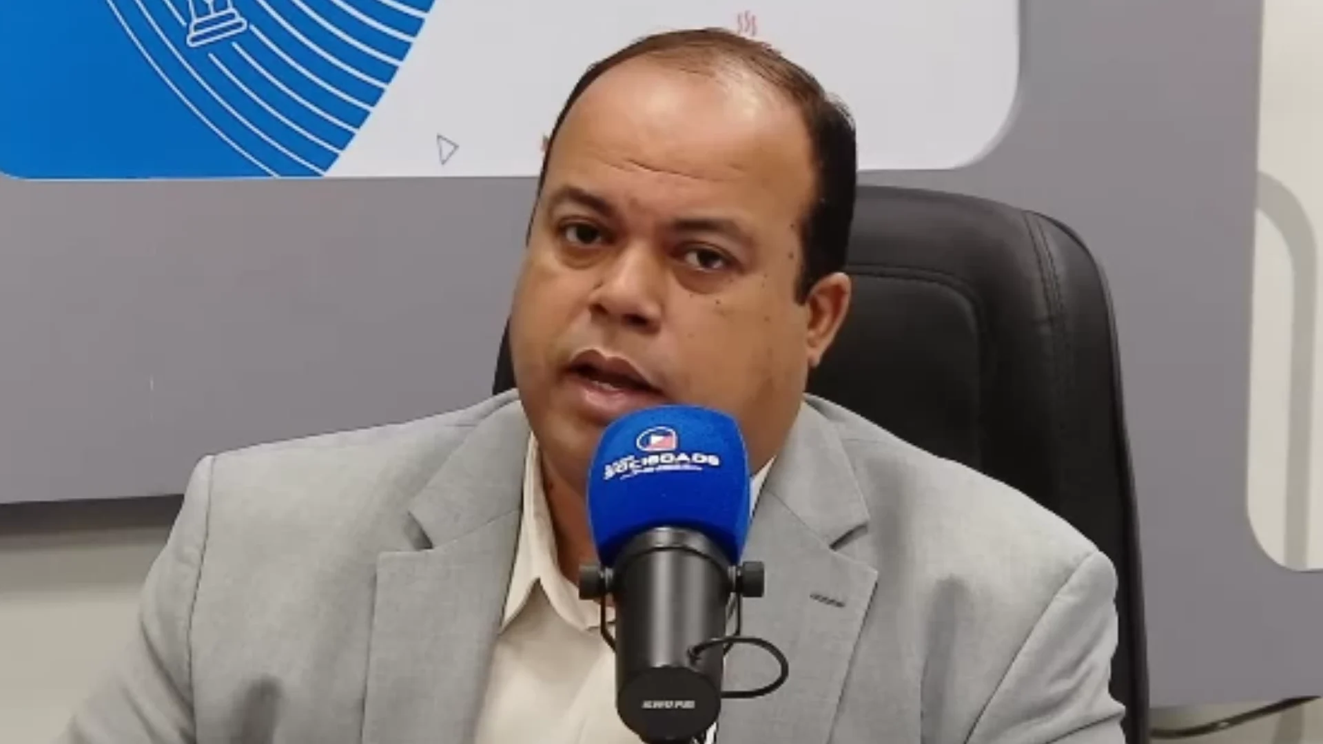 Prefeito e secretário de Santo Amaro anuncia novidades para os professores e destacam “incompetência da gestão anterior”