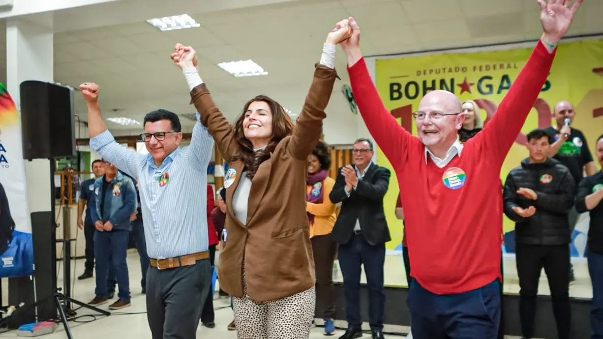 Com presença de Manuela D’Ávila, são lançadas candidaturas de Jeferson Fernandes e Elvino Bohn Gass