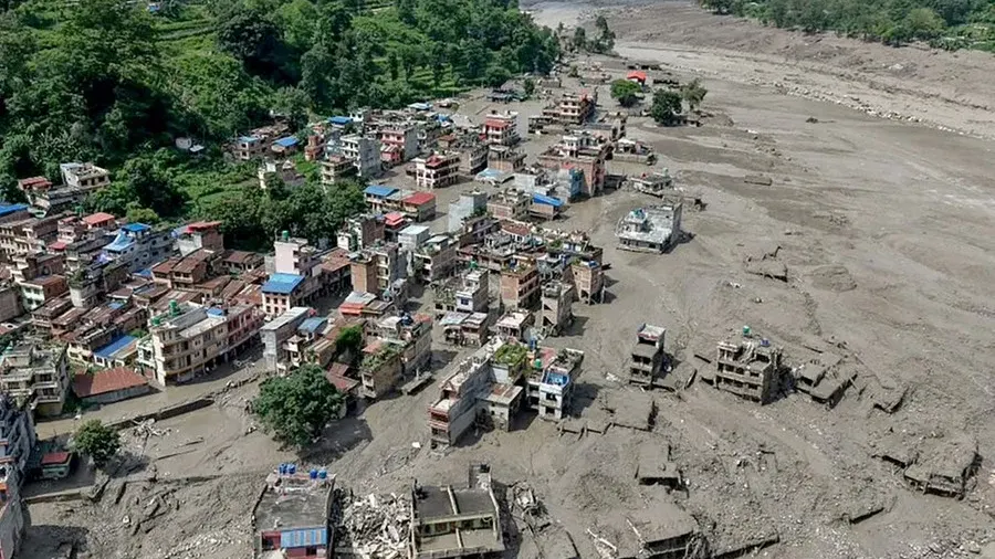 Avalanche provoca inundação e deixa mortos e centenas de desaparecidos no Nepal