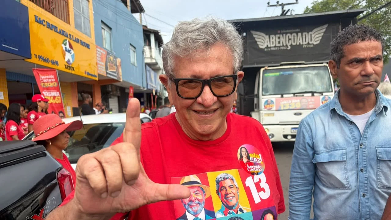 “A casa caiu, ACM Neto. É batom na cueca”, dispara Caetano após revelação sobre suposta comissão do Master
