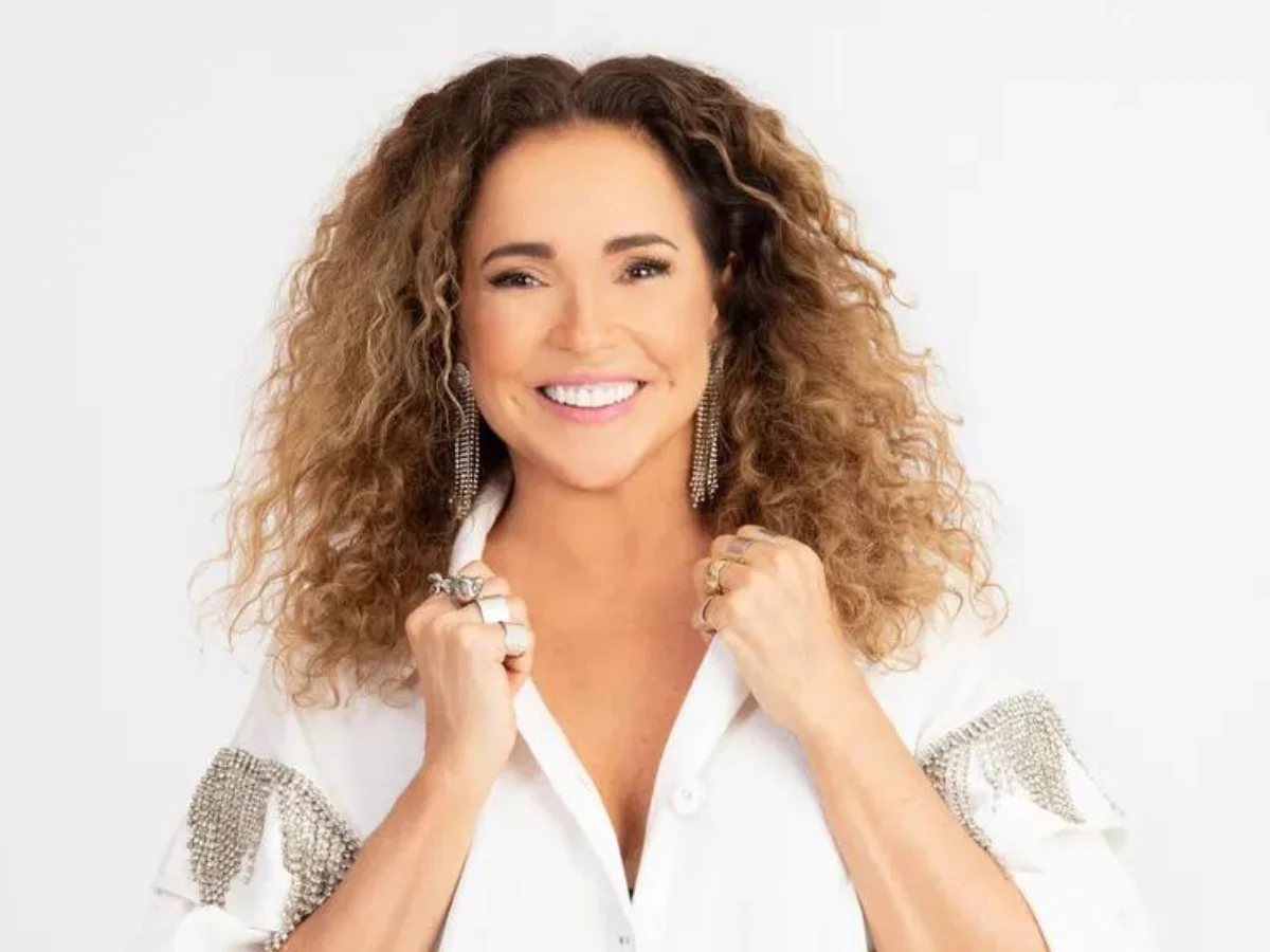 Carnaval 2027: Daniela Mercury surpreende e troca camarote baiano por baile à fantasia; saiba detalhes