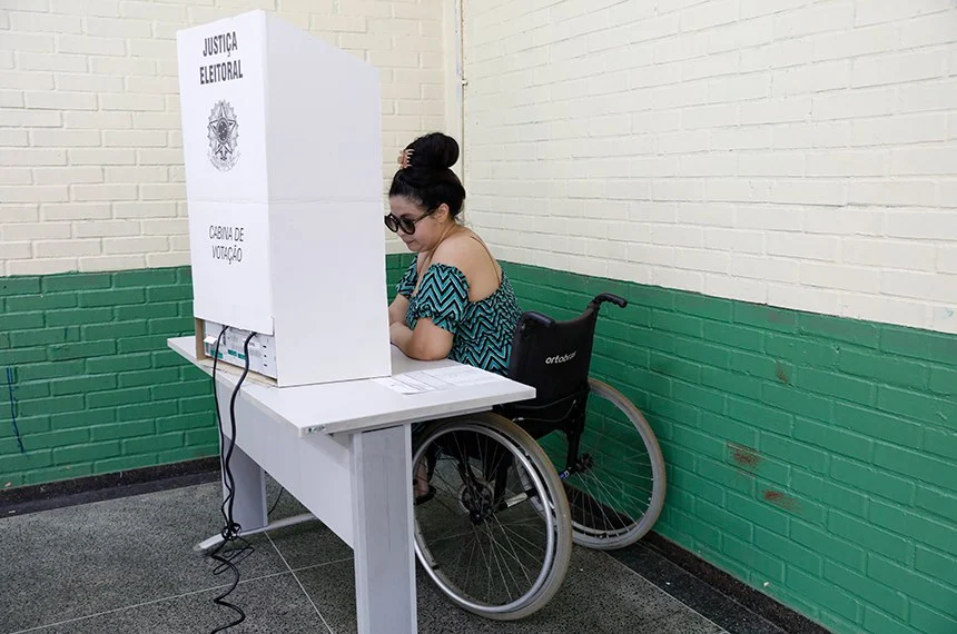 “Seu Voto Importa”: TRE-BA oferece transporte gratuito para eleitores com deficiência